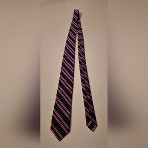 Brooks Brothers Elegant Navy & Red Striped Men's Tie